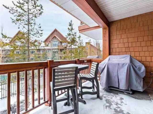 Sunny Tranquil Woods Turret In Falcon Crest Lodge キャンモア エクステリア 写真